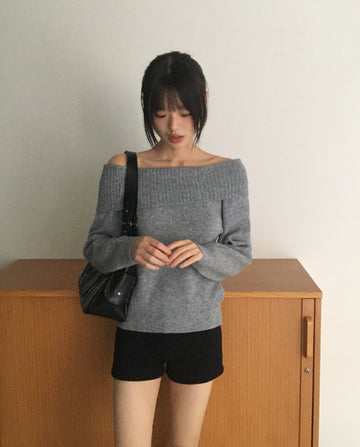 Amu Ribbed Folding Off-Shoulder Knit